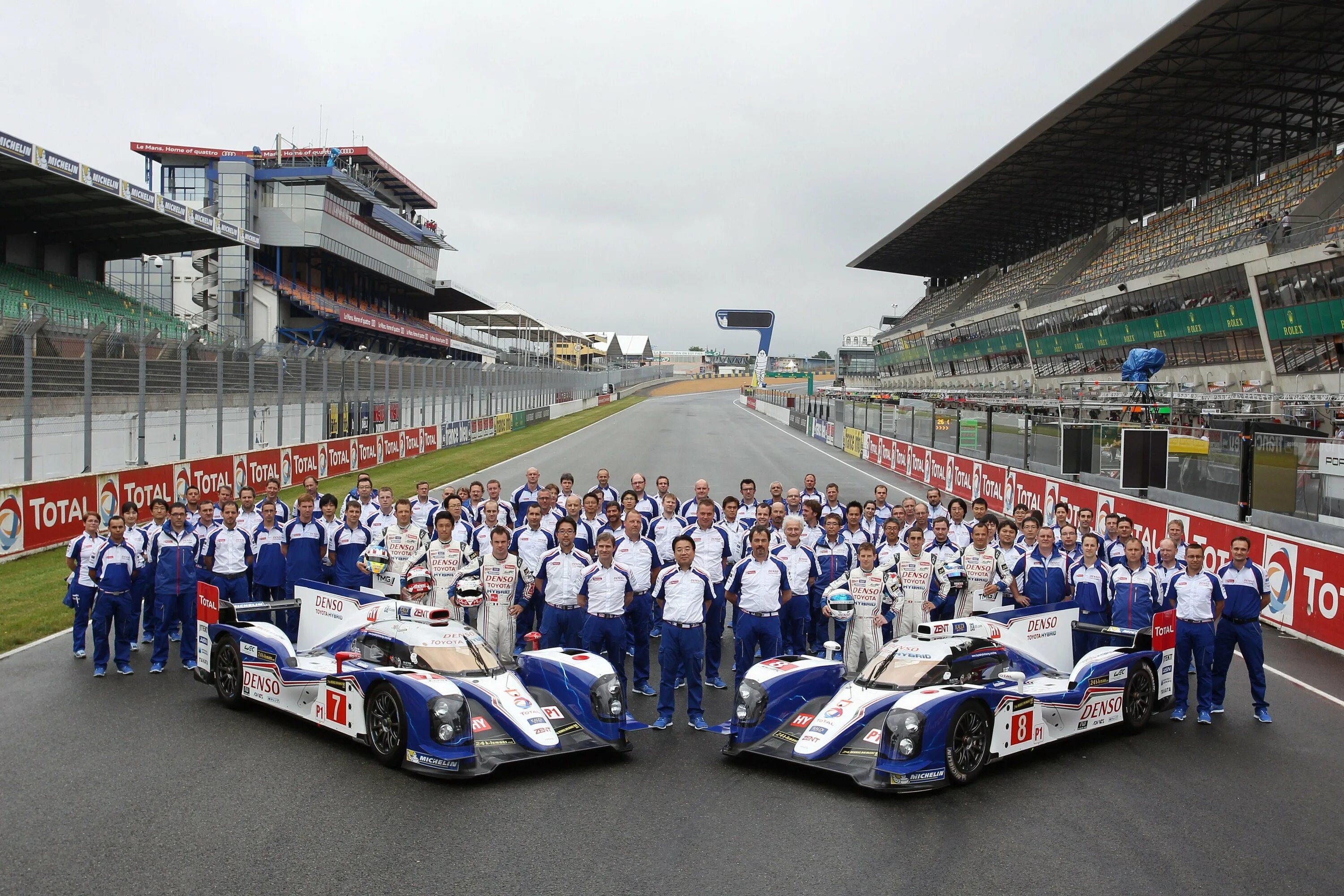 Реал рейсинг 3 гонка леман. Леман 24. Леман франция автогонки. Toyota lemans. 24 часа лемана 1990.
