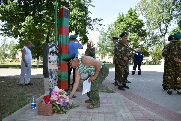 28 мая 19. Памятник пограничникам Каневская. Деньпогроничникавкалаче2022годворонежскаяобласть. Павловка Ульяновская область день пограничника. 28 Мая Сасово день пограничника.