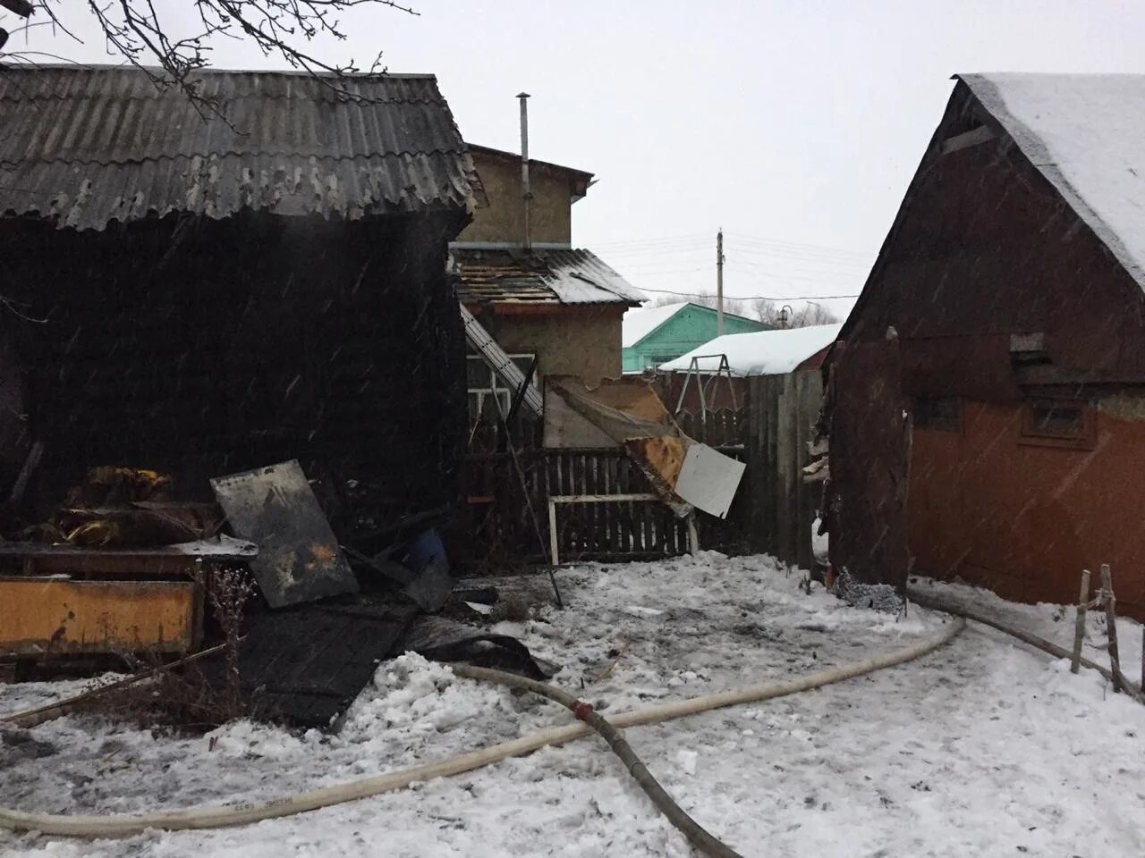 Что горит на химмаше сейчас саранск. Саранске пожар. саранск сгорел дом. пожар в саранске вчера. пожар в саранске сегодня на химмаше.