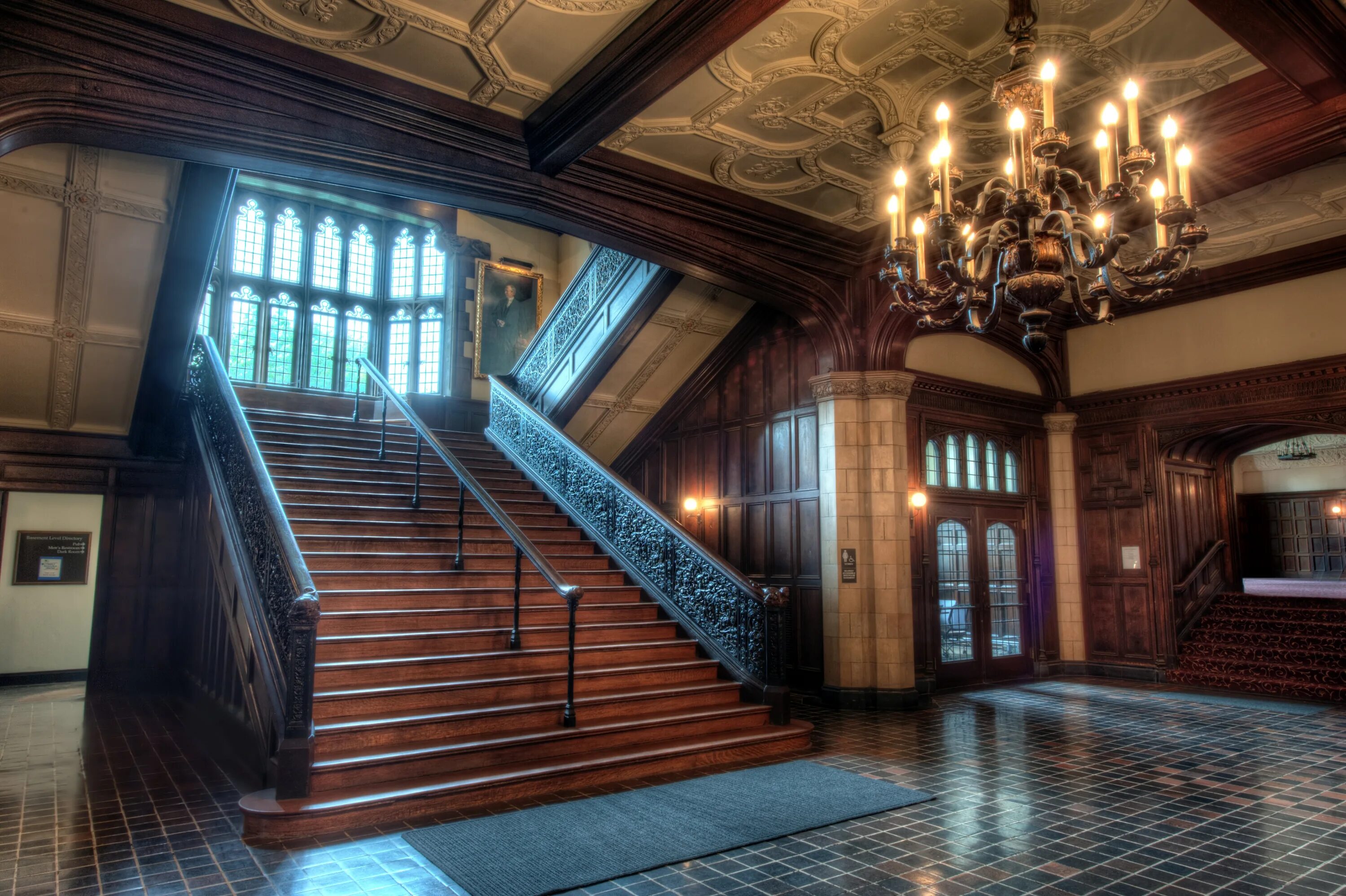Сходи сейчас. Грейнджер Холл особняк лестница. Грейнджер особняк внутри. Особняк Greystone Mansion коридоры. Грейнджер Холл внутри Холл.