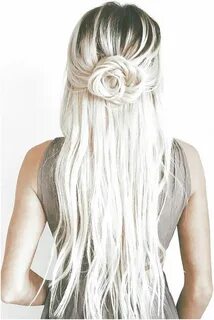 прическа на длинные белые волосы