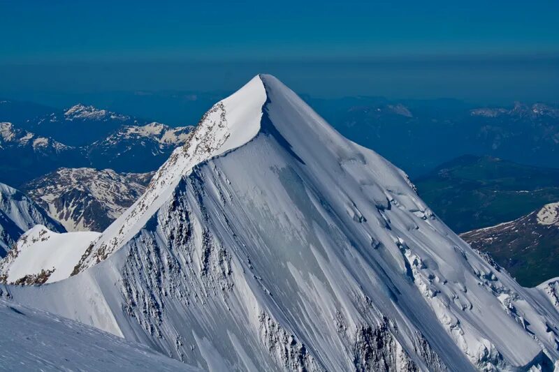 Какая самая высокая точка европы. Вершина Италии Монблан. Монблан гора вершина. Пик горы Монблан. Гора Монблан во Франции.