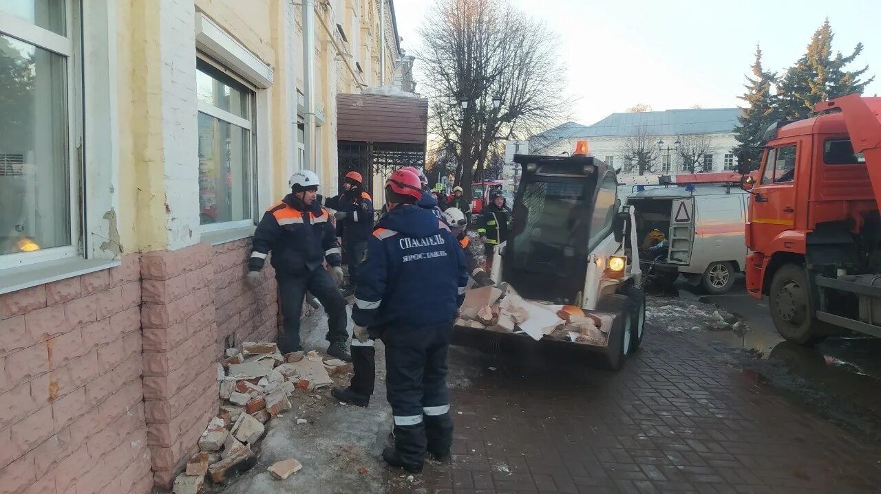 Новости белгорода 21.03 2024. Обрушение здания в Ярославле. Ярославль Андропова обрушение здания. ДТП В Ярославской области.