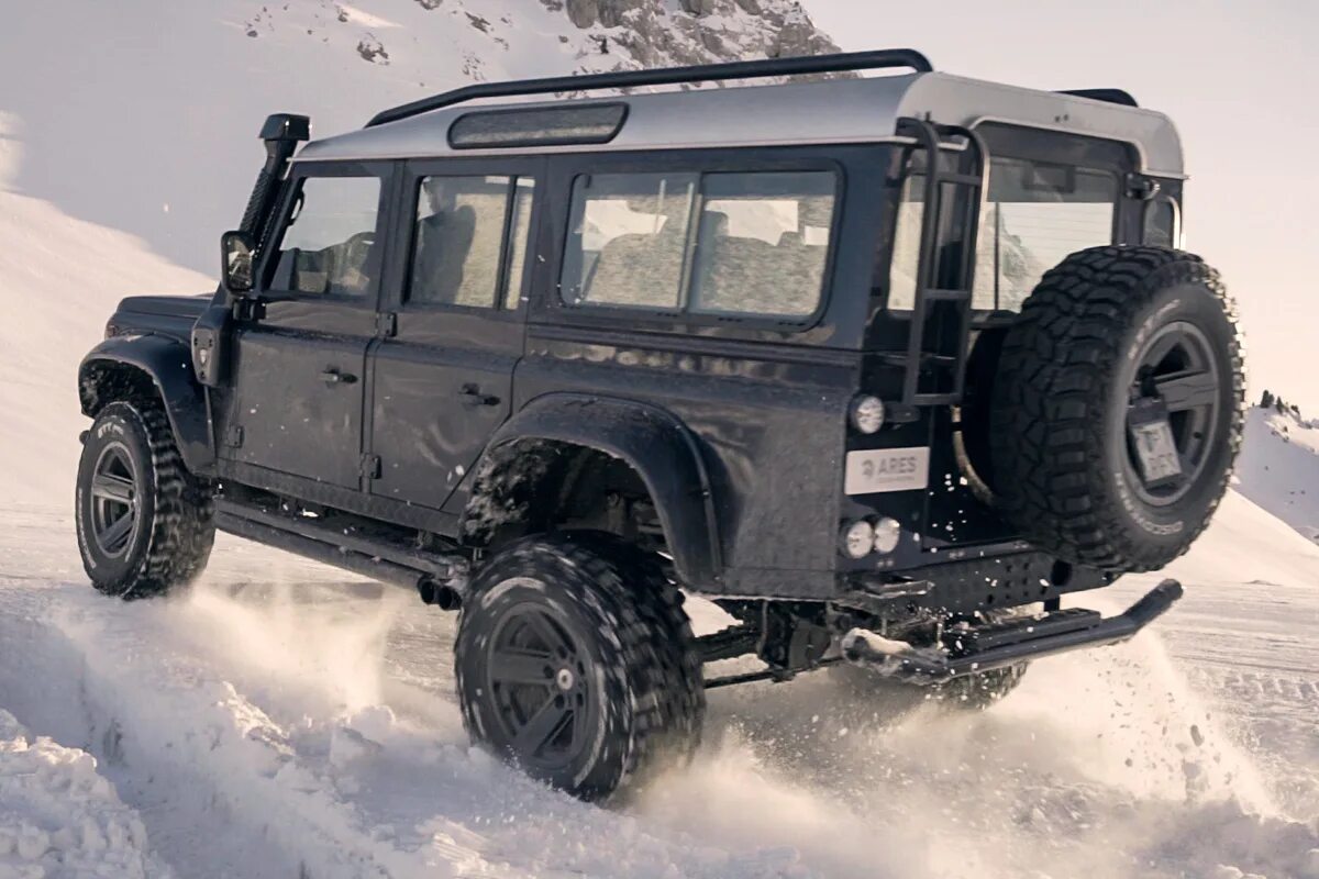 Ленд Ровер Дефендер 4. Ленд Ровер Дефендер бензиновый v8. Land Rover ares. Land Rover Defender 90 works v8. Defender 009