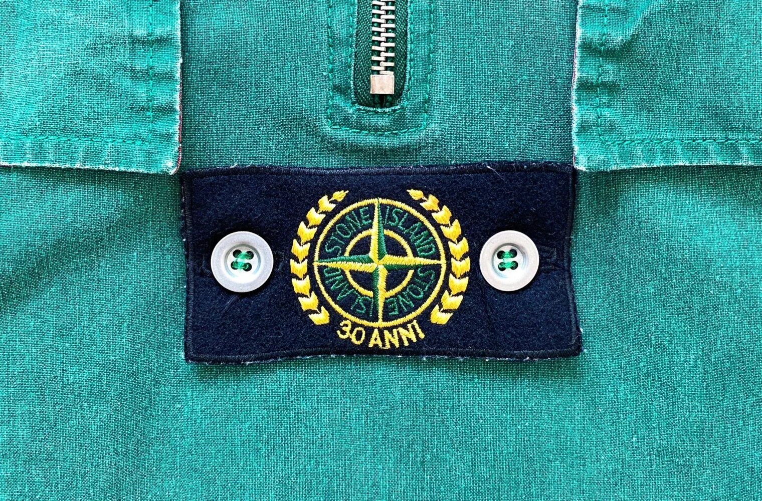 Island вещи. Патч Stone Island 30 anni. Stone Island 30th Anniversary tela Stella Jacket. Паленые пуговицы стон Айленд. 741564450 Stone Island.