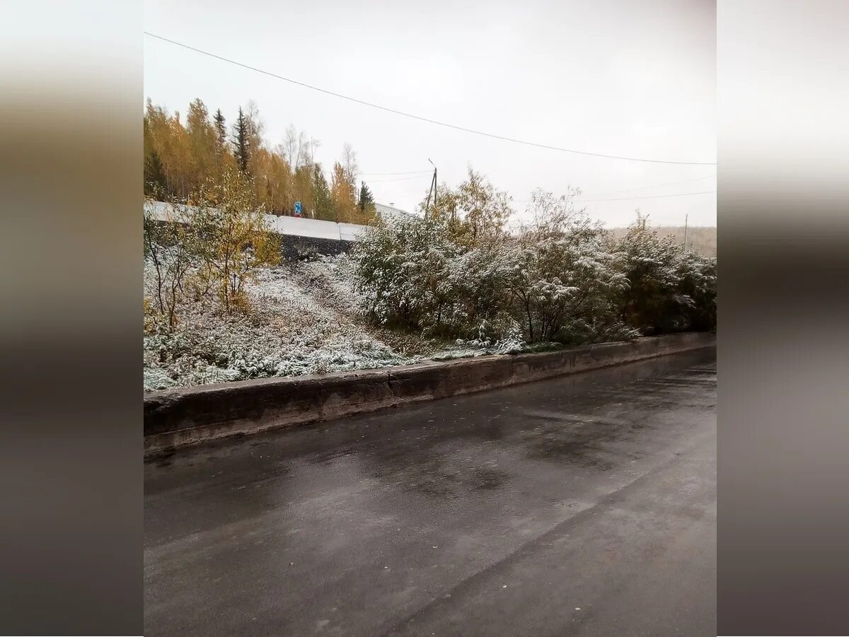 Где выпал снег в россии сегодня. Снег в Северо Енисейске. Снегопад в Енисейске. Снег в Красноярске. В Красноярске выпал снег сегодня.