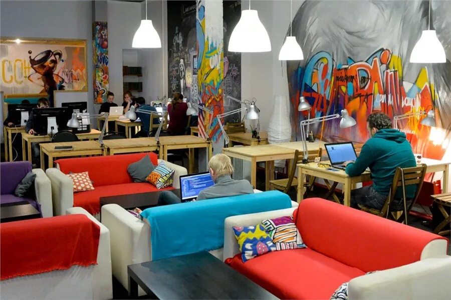 Коворкинг казань. Кафе в коворкинге. Семеновская 3 коворкинг. Коворкинг кофейня. Коворкинг кофейня в москве.