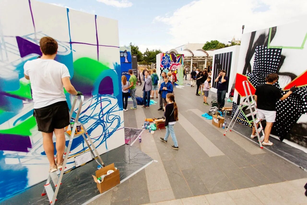 Хэппилон в москве. Паро к горького москва. Места развлечений для подростков. Куда можно сходить в москве молодежи. Москва флорариум парк зарядье.