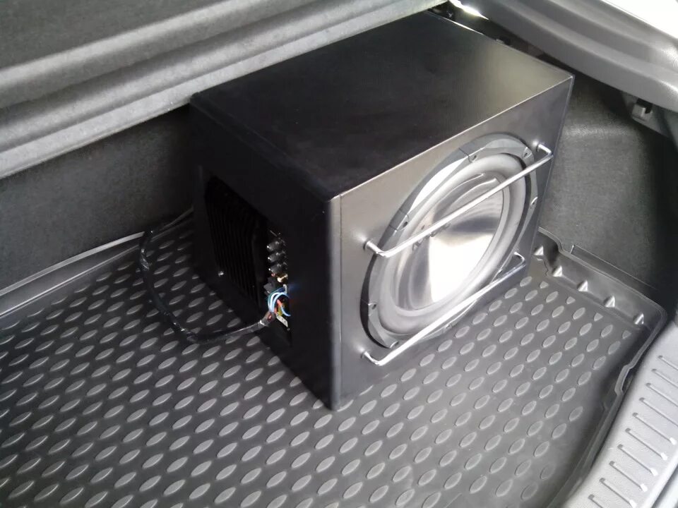 Красивые динамики. Саб на полную. Активный сабвуфер кикс 301bpa. Сабвуфер для монтажа. Саб на полную.