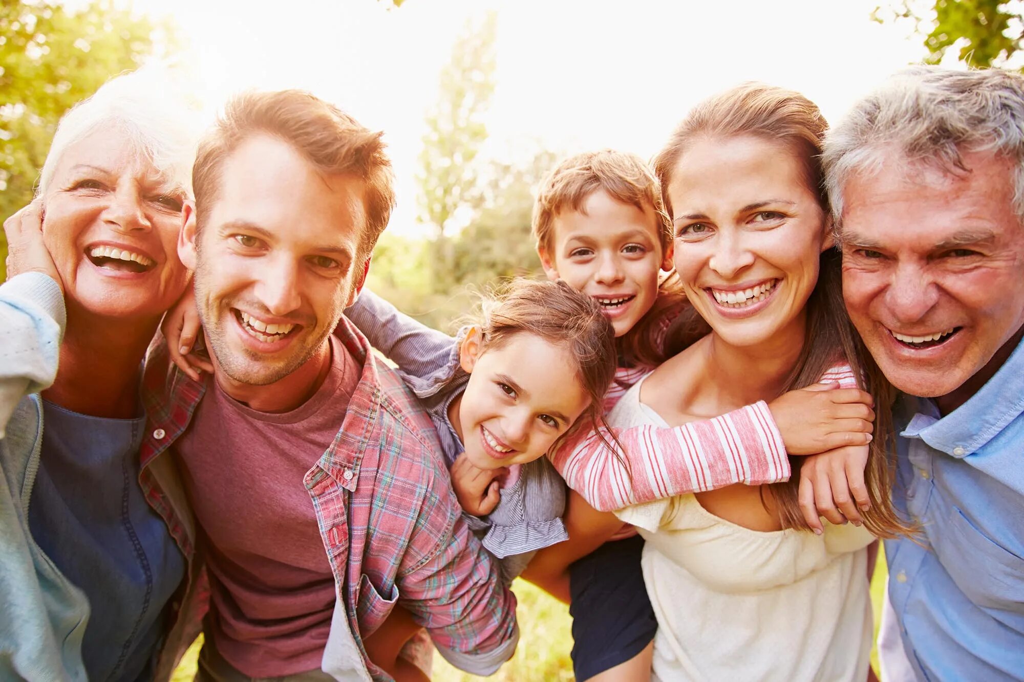 Like a big family. Семья. Большая счастливая семья. Семья радость. Счастливая семья улыбается.