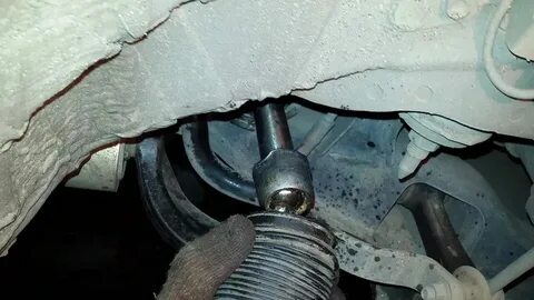 При заднем ходе слышен стук