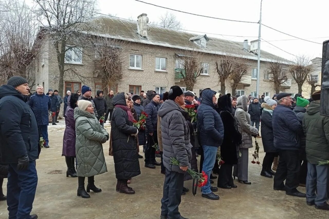 Свежие новости рязани и области сегодня. Похороны в Рязанской области. Город Рыбное. В Рязани простились с Александром Сергеевым.