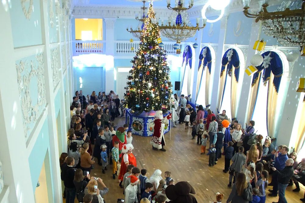 новогоднее представление в посаде. интересные новогодние представления для детей. театрализованное представление на улице для детей. новогоднее представление в посаде. название новогоднего представления.