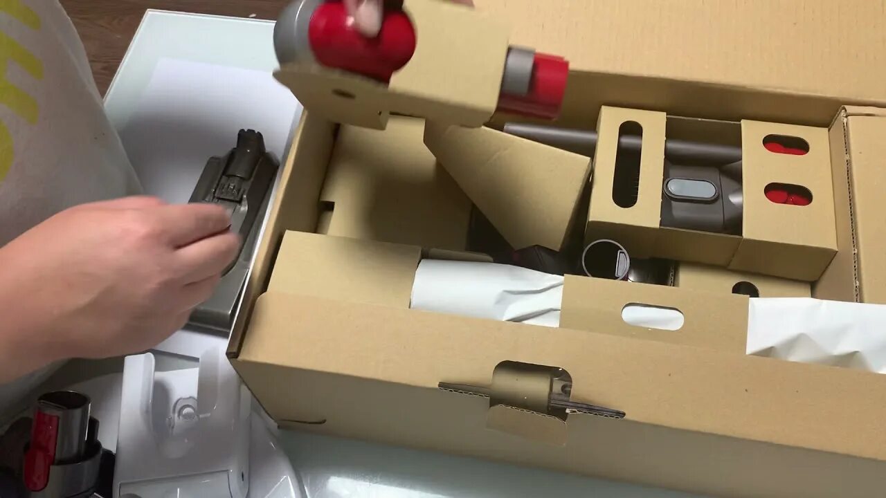 Дайсон распаковка. Пылесос dyson v15 detect absolute extra. dyson v15 detect absolute. дайсон v15 detect absolute. dyson v15 распаковка.