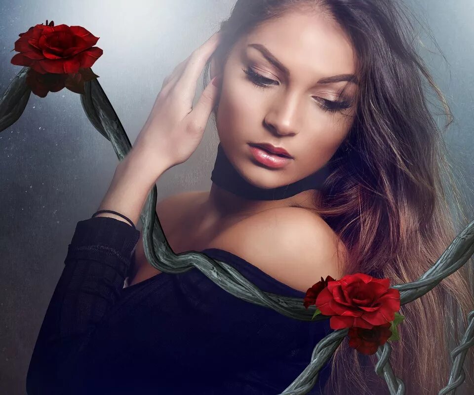 Девушка розы видео. Девушка с розой. Девушка и красивые розы. Девушка роса. Фотосессия с розами.