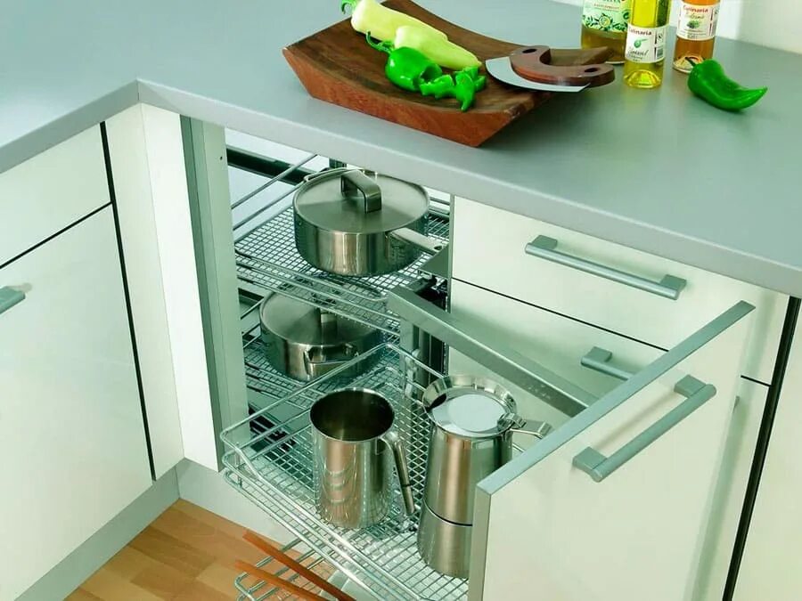 Выдвижная полка blum. Секция кухонного гарнитура. Угловой шкаф на кухне. Кухонный гарнитур без фасадов. Выдвижной ящик под мойку для кухни икеа.