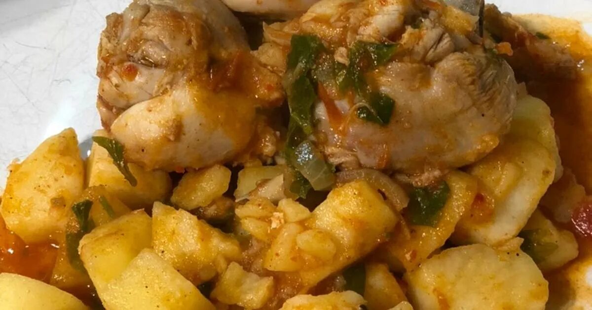 Чахохбили грузия. Чахохбили из курицы с картошкой. Чахохбили из курицы в духовке. Чахохбили тушенка. Чахохбили из курицы с картошкой классический рецепт.