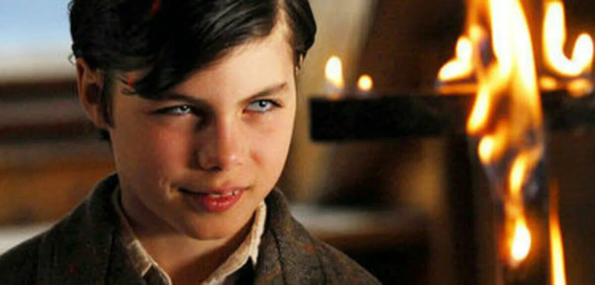 Морок бог обмана. Круг с рунами. Владик сказочный патруль. Морок влад сказочный патруль. Морок.