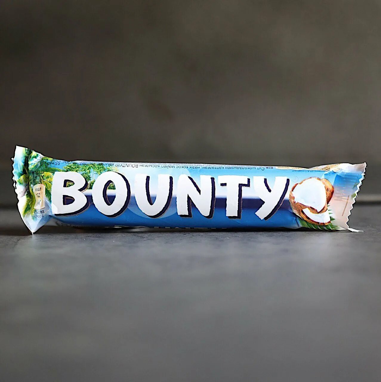 Bounty kid проснулся. Батончик Баунти 55г. Шоколадный батончик Bounty 55 гр. Bounty батончик 55 гр. Bounty батончик молочный 55г.