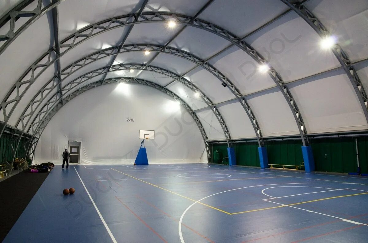 Крытый спортивный комплекс проекты. Быстровозводимые спортивные сооружения. Пневмоангар корт теннис. Теннисный корт воздухоопорный. Закрытые сооружения.