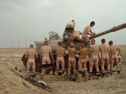 Как выглядят голые военные парни без трусов (56 фото) .