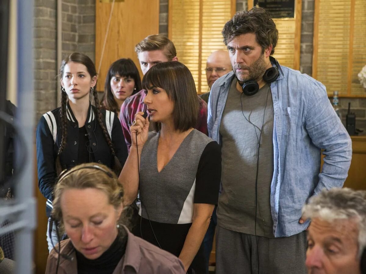 Unreal cast. Женевьев бюхнер сотня. женевьев бюхнер. женевьев бюкнер дитя тьмы. unreal films.
