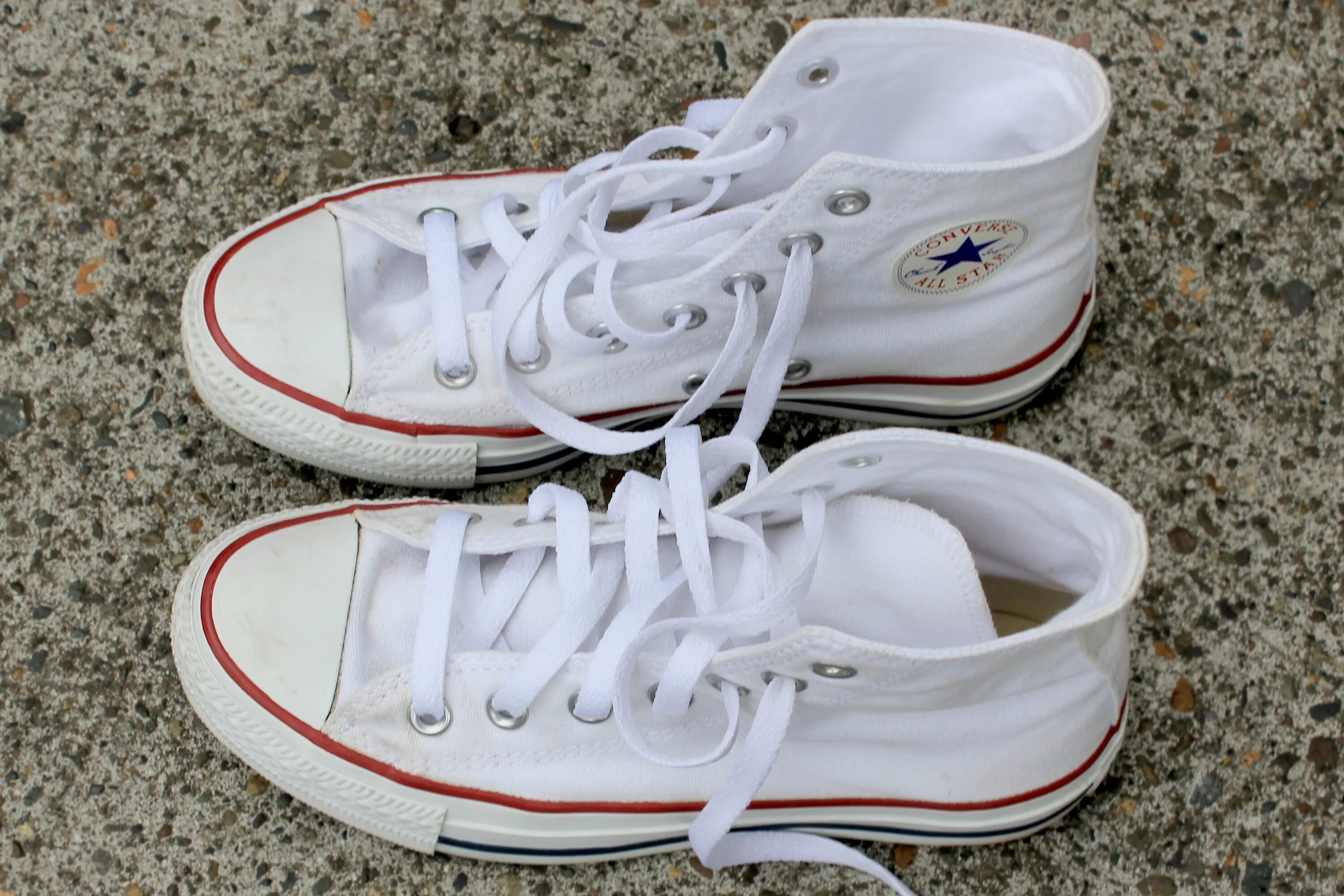 Converse White. Converse белые. Converse кроссовки белые. Кроссовки похожие на конверсы.