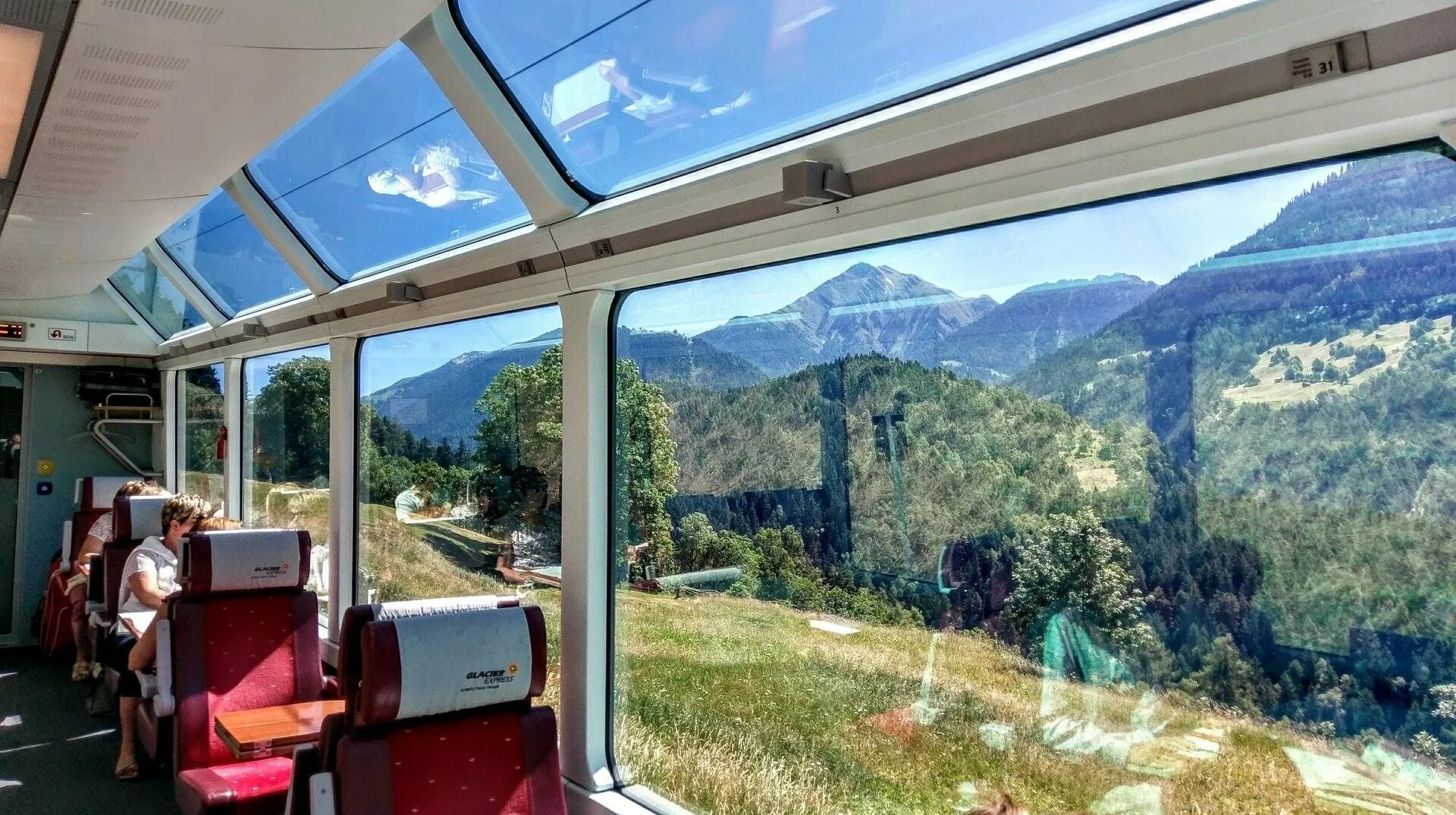 Поезд rocky mountaineer интерьер. Ретропоезд рускеальский экспресс. Стеклянный поезд по подмосковью живописный. Glacier express швейцария. Швейцария поезд ледяной экспресс.