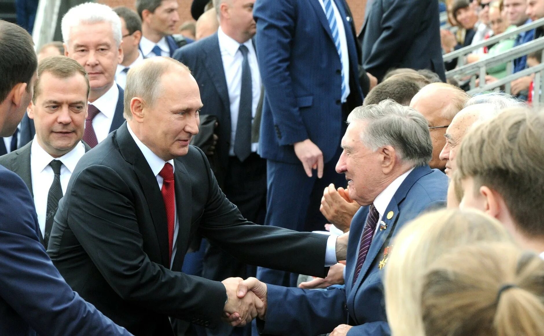 Россияне. Путин и народ. Что говорит народ о путине сегодня. Власть путина. Что говорит народ о путине сегодня.