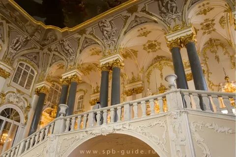 Сторона иорданской лестницы эрмитажа