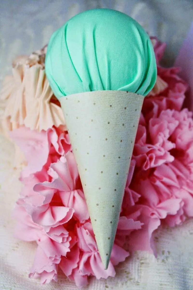 Как сделать мороженку. Мороженое из ткани. Мороженое из бумаги. Поделка мороженое из бумаги. Мороженое рожок.