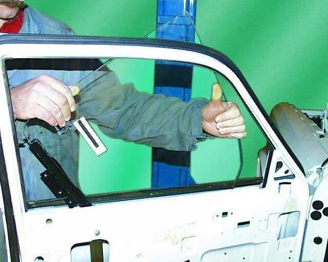 Опускается стекло задней двери. Дверь газ 3110. газ 3110 стекло двери. передние двери газ 3110. стекло переднее газ 3110.