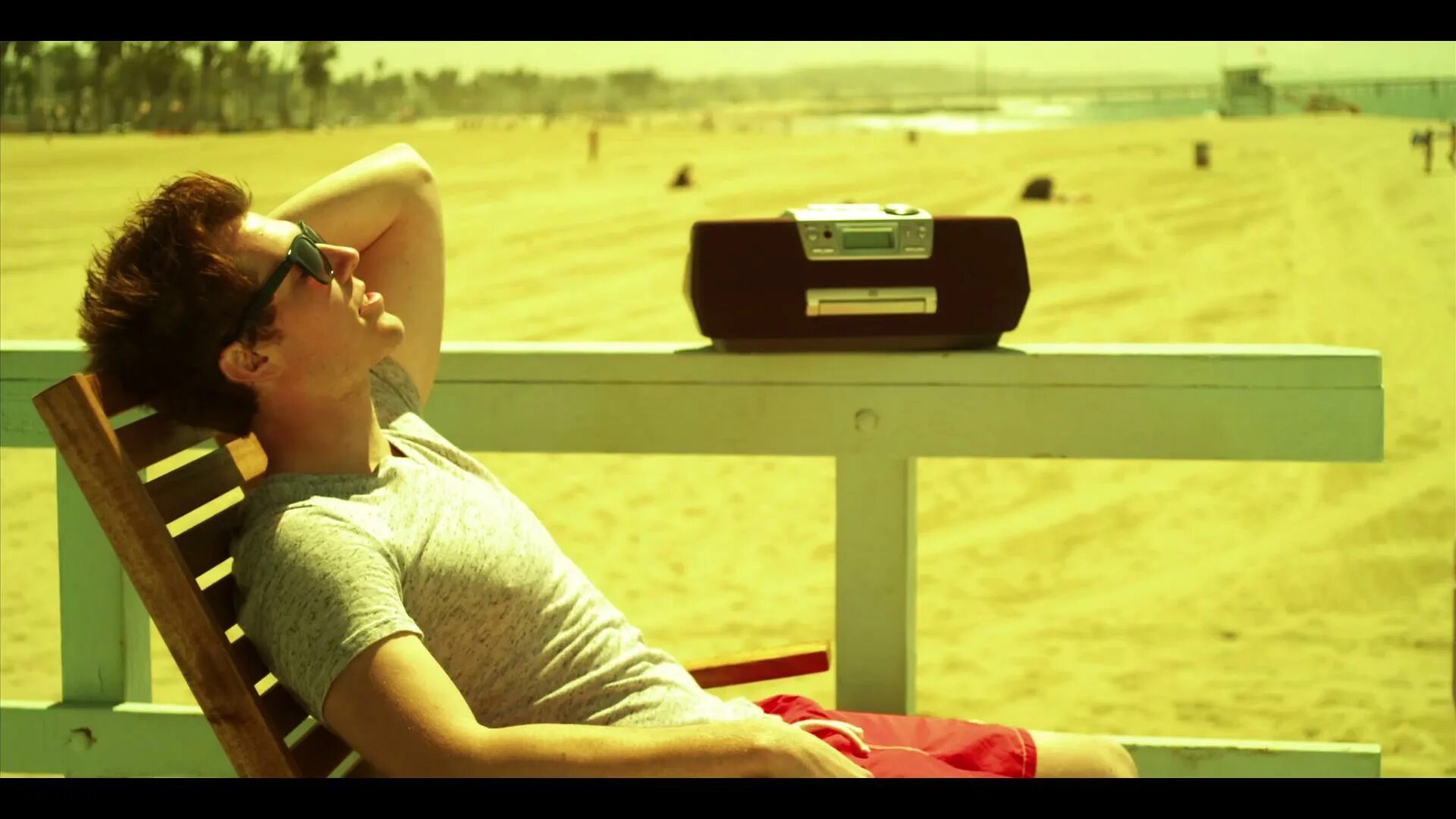 Рианна клип дистурбия. Красивые клипы про любовь. Холзи 2020. Алексей воробьев больше. Рианна фотосессии с пальцем во рту.