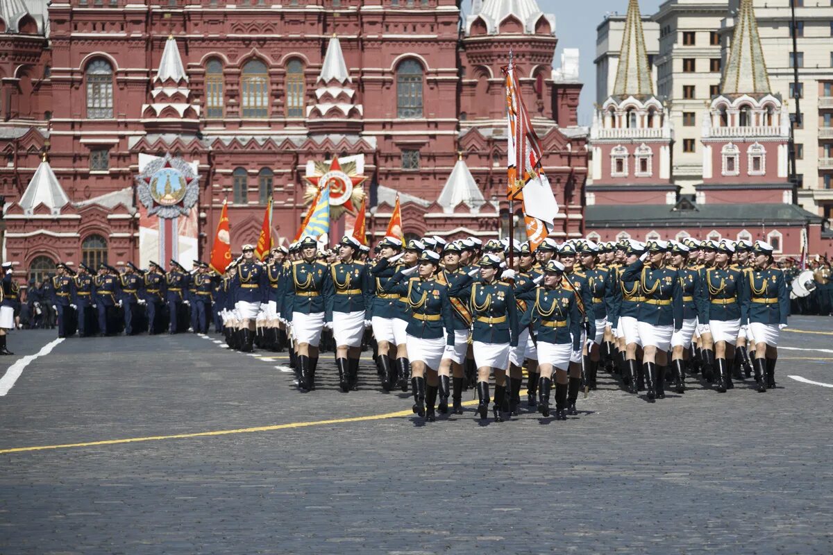 Парад победы годовщина. Парад Победы на красной площади 2022. Военный парад в Москве 2020. Парад Победы в Москве. Парад Победы на красной площади в Москве.