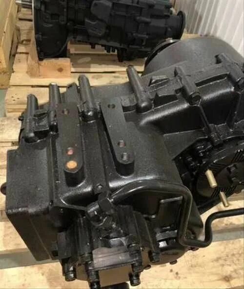 Раздатка zf. Раздаточная коробка КАМАЗ 65222 ZF. Раздаточная коробка КАМАЗ 6522. Раздатка ZF КАМАЗ 6522. Раздаточная коробка КАМАЗ 6522 1800020.