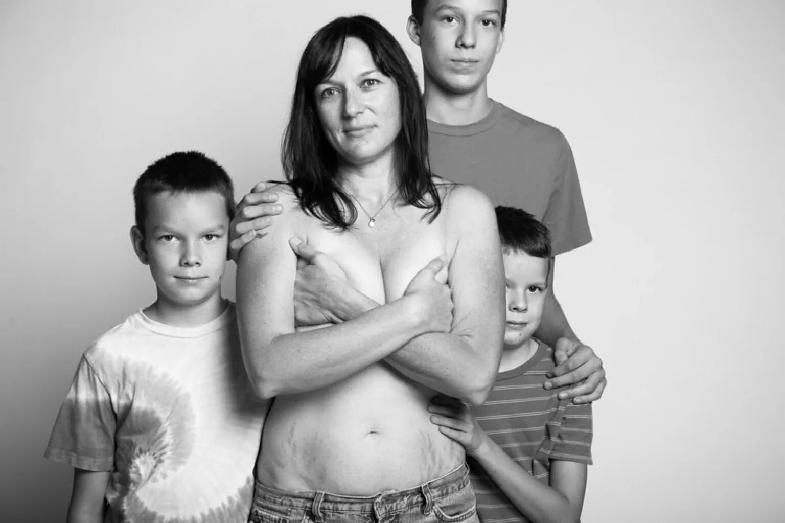 Фотопроект Джейд Билл. Фотограф Джейд Билл Breastfeeding. Джейд Билл тела матерей. Родители и дети. Dad daughter homemade