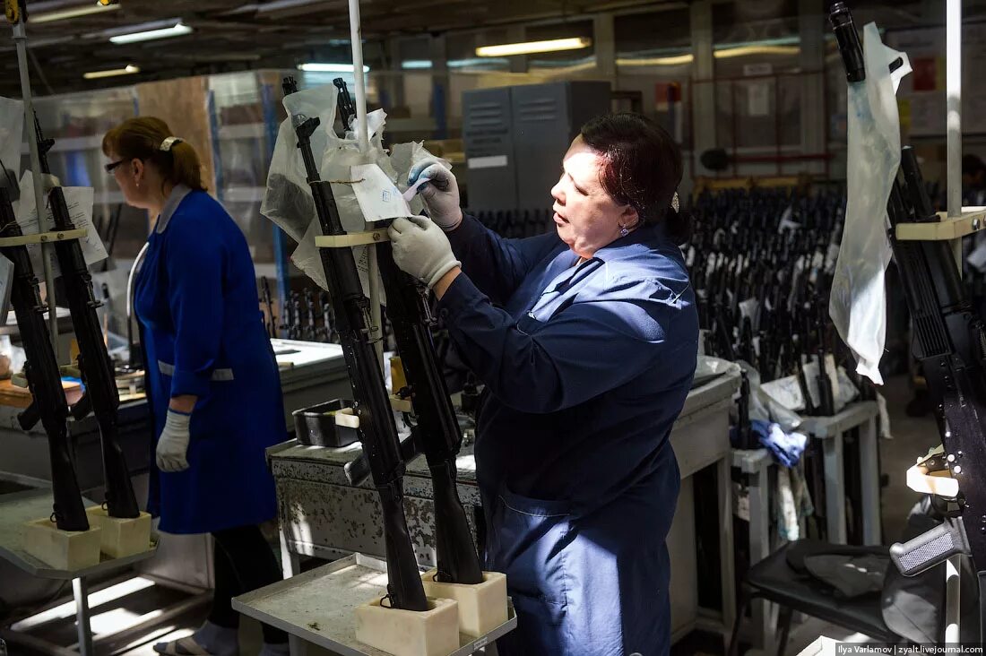 Где находится завод оружия. Концерн калашников ижевск. Завод автомата калашникова. Оружейный завод калашникова ижевск. Завод производства автомата калашникова ижевск.