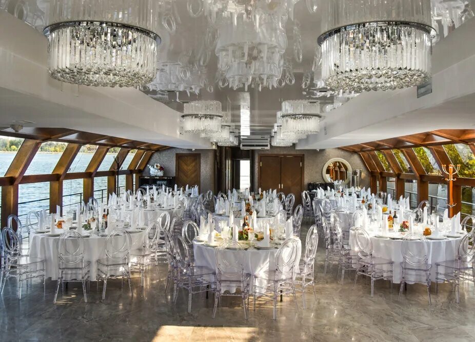 Корабль самсон спб. Теплоход петрович. Теплоход федор достоевский каюты. Однопалубный теплоход антверпен. Ривер лаунж 2 теплоход.