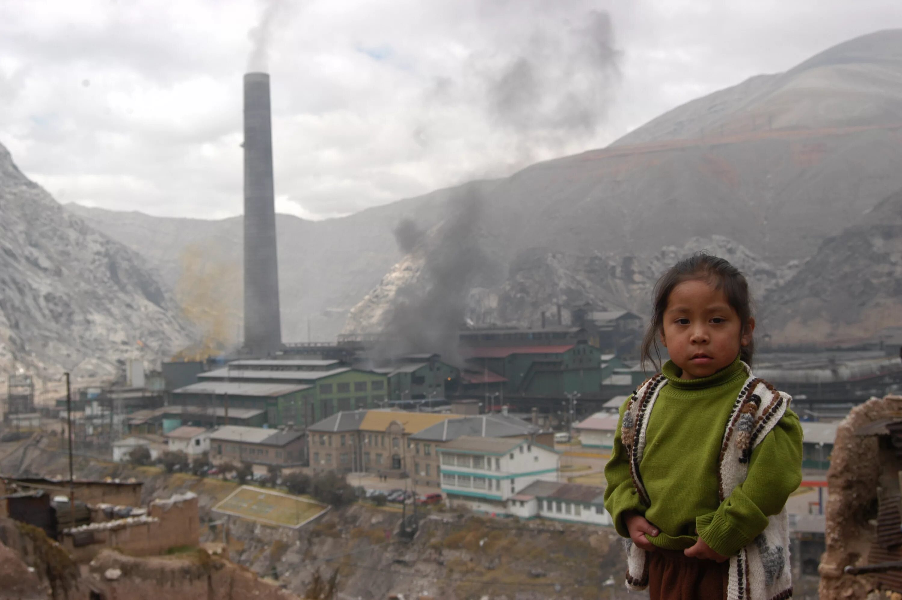 Перу лима перуанцы. Основные проблемы перу. Ла оройа перу. Грязный ла оройа перу. Добыча полезных ископаемых в южной америке.