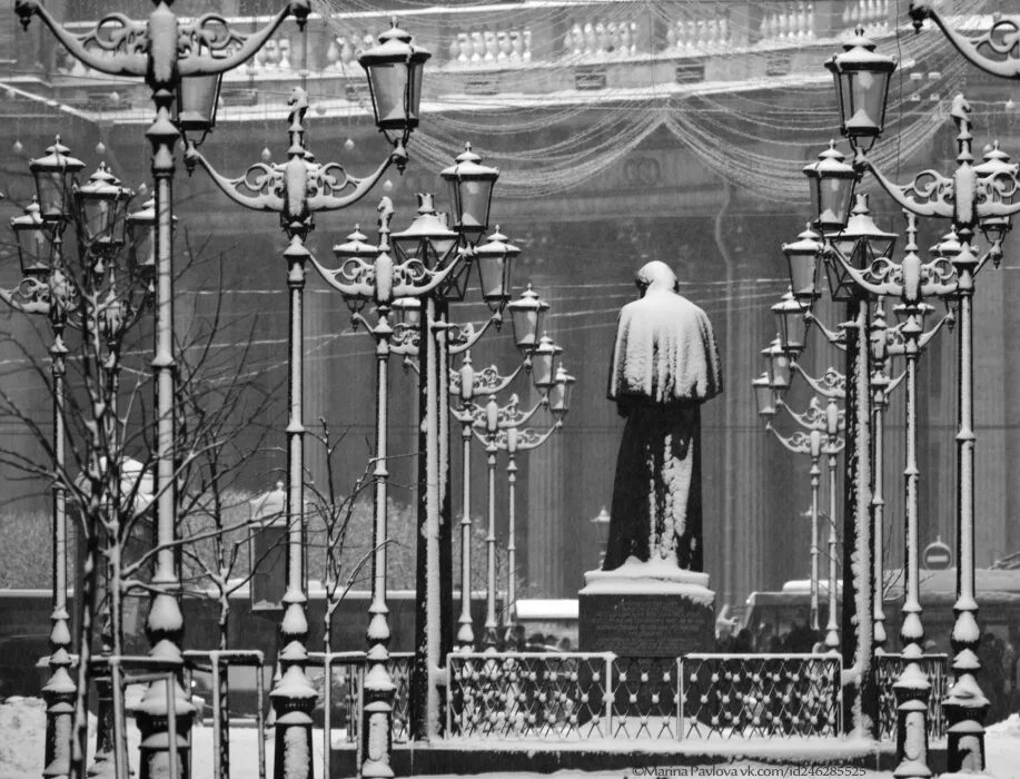 Warhammer 40 000 inquisitor martyr геймплей. Памятник гоголю на конюшенной зимней ночью в санкт-петербурге. Есть в петербурге сильный враг всех. Есть в петербурге сильный враг всех. Образ главного героя повести шинель.