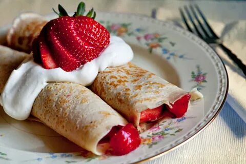 Блинчики с творогом и клубникой