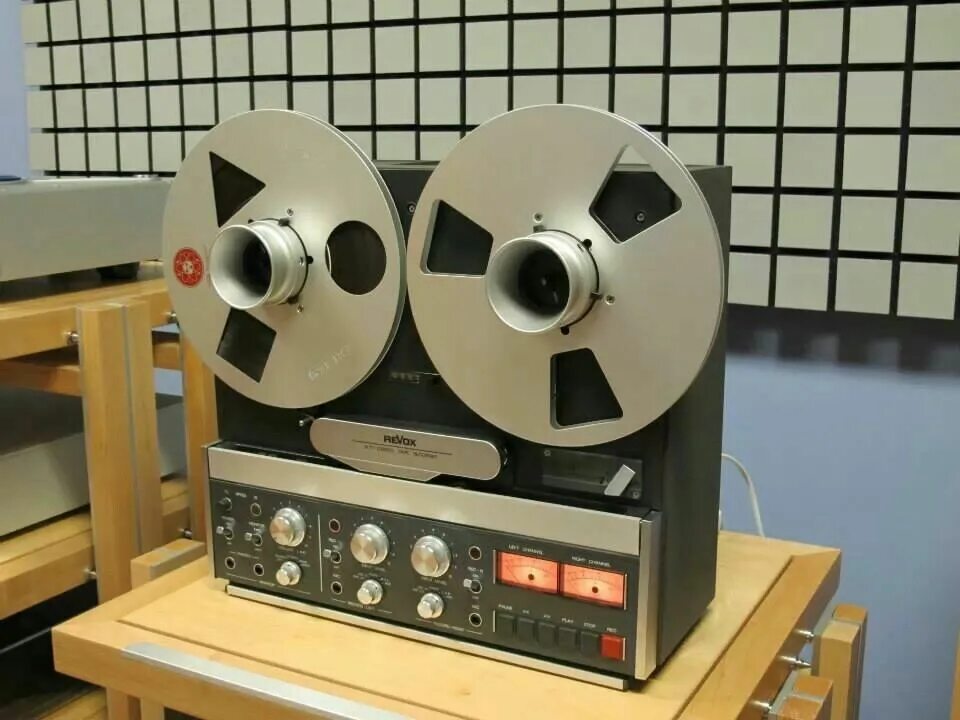 Revox b77. Катушечный магнитофон Revox. Revox b77 внутри. ПМ 180 магнитофон.