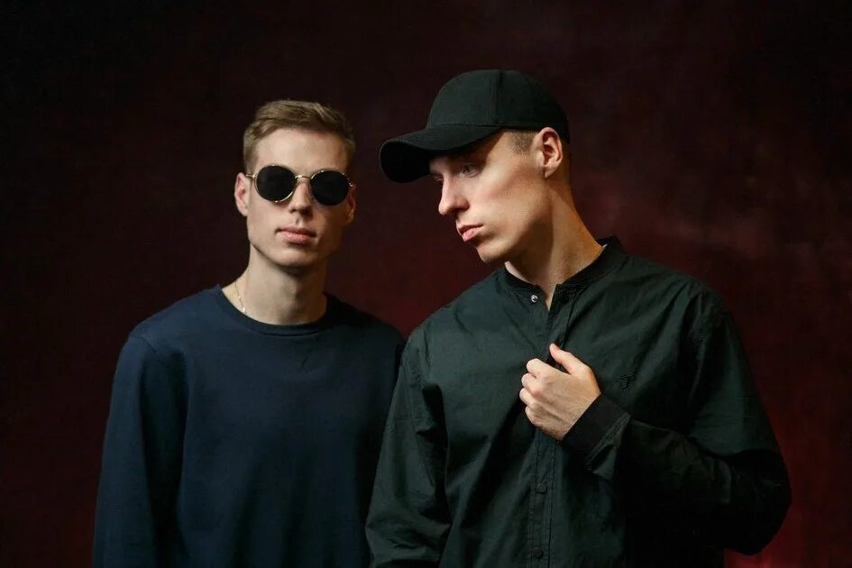 Группа dabro. На часах ноль ноль группа. Группа dabro. Группа добро юность клип. Добро песни клипы.