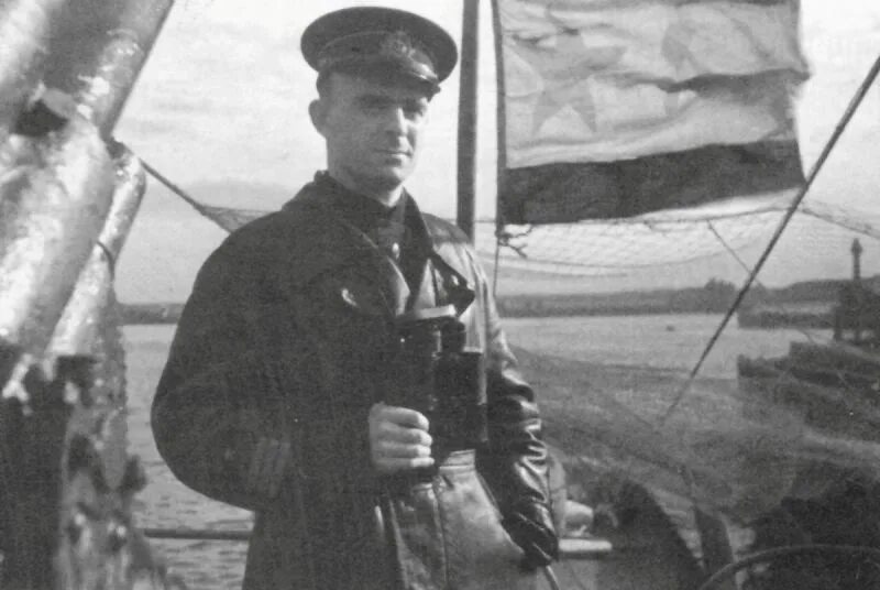 Кто командовал лодкой с 13
