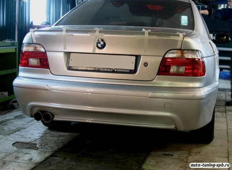 Сигнал е39. Задний бампер бмв е39 рестайлинг. bmw e39 задний бампер. задний бампер м5 е39. бмв м5 е39 задний бампер.