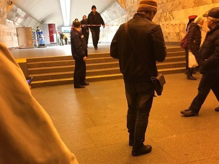 вестибюль метро технологический институт. случай на станции площадь невского. случай на станции площадь невского. случай на станции площадь невского. станция метро.
