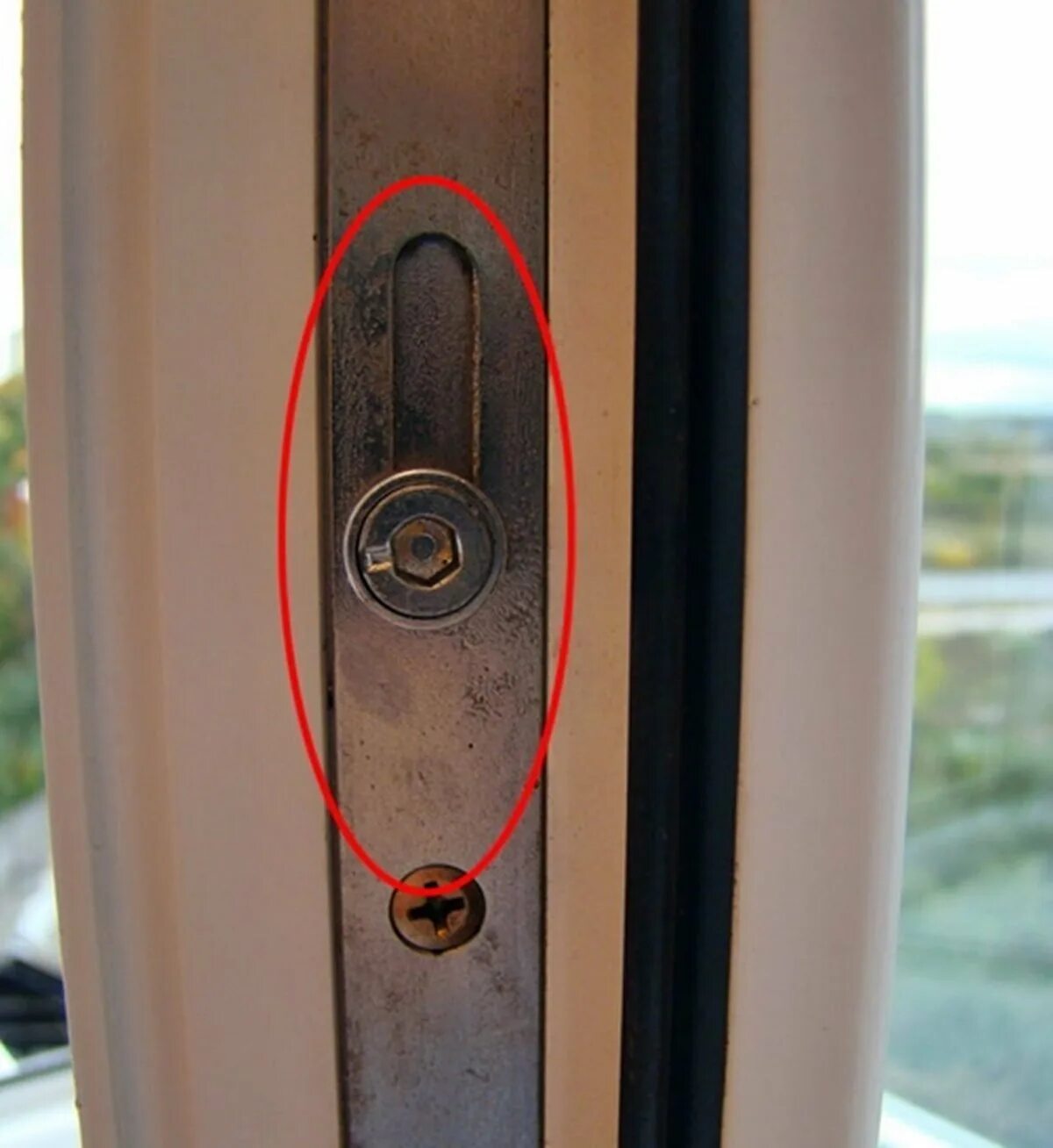 Как перевести окна на зиму пластиковые своими руками. Пвх зимний режим. Пластиковые окна прижим зима лето. Пластиковые окна прижим зима лето. Регулировка фурнитуры окна пвх зима - лето.