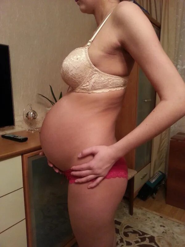 Живот на 38 неделе беременности. Животик на 9 месяце. Беременный живот 9 месяцев. Живот беременной на 9 месяце.