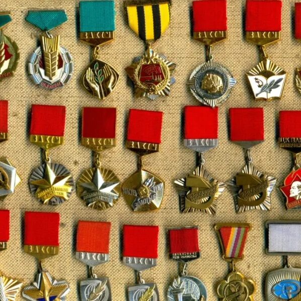 Твои награды. Награды цк влксм ссср. награды цк влксм ордена комсомола. наградные значки цк влксм. наградные знаки комсомола влксм.