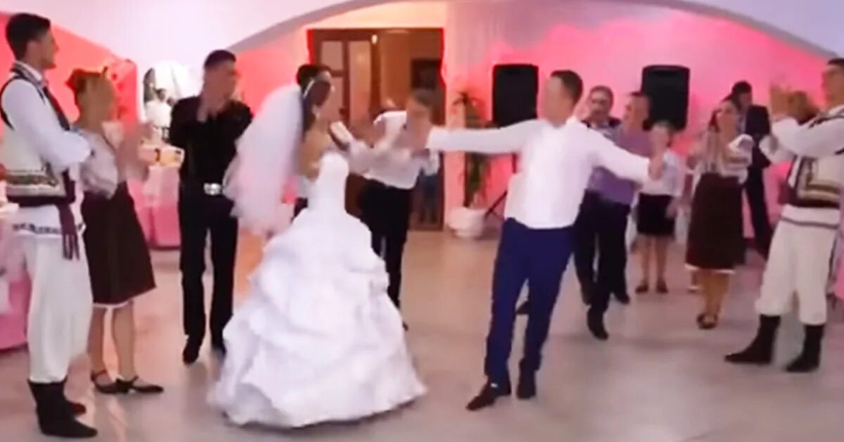 Молдавские музыканты. Молдавская свадьба в олимпийской песня бора-бора. Молдавские свадьбы в молдове. Молдавские музыканты. Молдавские песни зажигательные.
